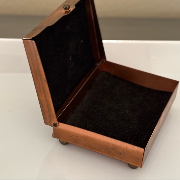 Antique Copper Felt Lined Cigarette Box ****SOLD **** - Picture 9 of 15
